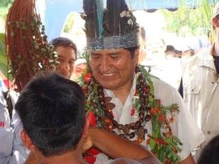 Evo Morales recibe los honores