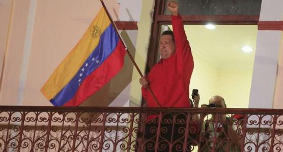 Chávez en el balcón del pueblo