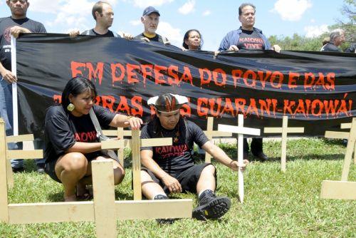 Cinco mil cruces ante los poderes 