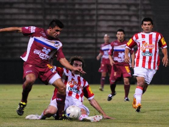 Juventud Antoniana de Salta venció por 1 a 0 a San Martín de Tucumán