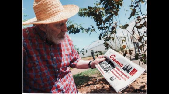 Fidel en una de las fotos distribuidas ayer