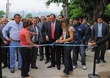 El Gobernador inaugurando la obra