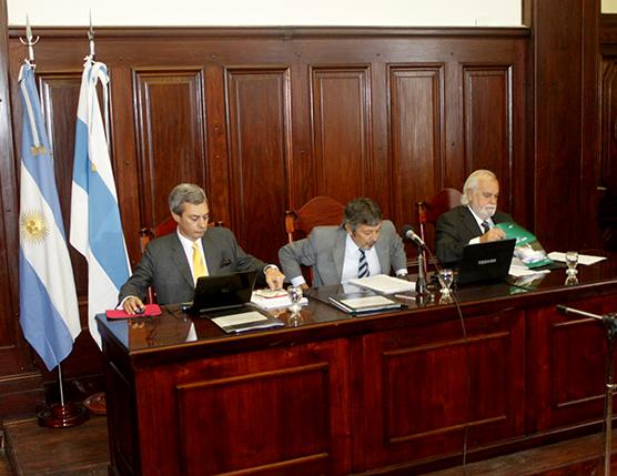 Los jueces Alberto Piedrabuena, Emilio Herrera Molina y Eduardo Romero Lascano se presentaron en la sala y decidieron postergar 