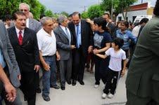 Alperovich inaugurando la obra