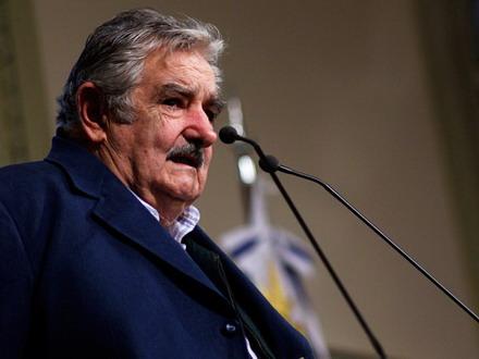 Mujica retorna de poco a la actividad