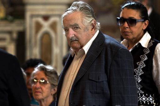 Mujica y los familiares de Mechoso, ayer en Montevideo