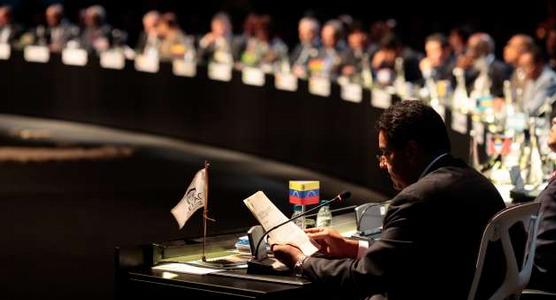 Maduro lee la carta de Chavez