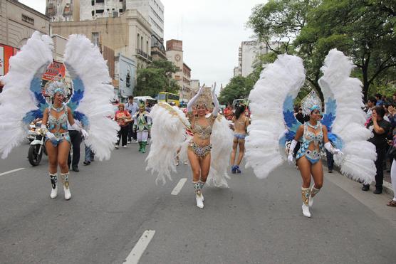 Comparsa Imperio Bahiano , de Corrientes