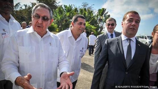 Raúl Castro recibe a  Medvedev en La Habana