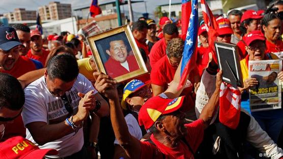 La multitud continuará rindiendo homenaje a Chavez