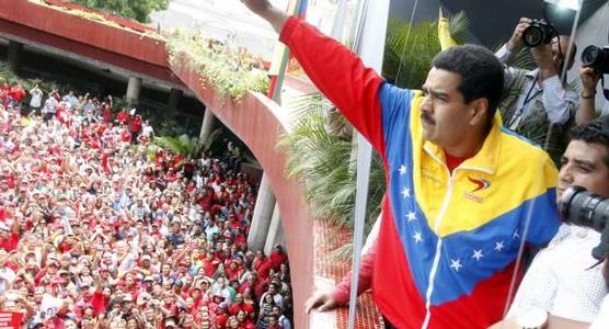 Una multitud acompañó a Maduro en la presentación