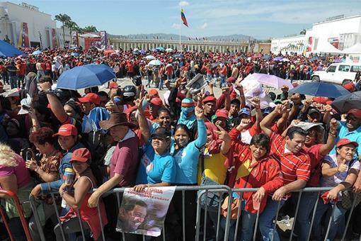 Una multitud acompañó los restos del Comandante