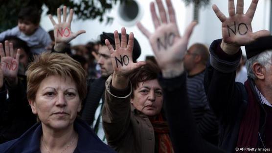 Ahorristas movilizados contra cierre de bancos