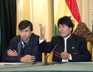 Evo Morales  junto al gerente de Ende, Hugo Villarroel 