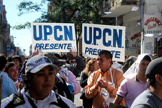 UPCN se movilizó en el Registro Civil por mejoras salariales