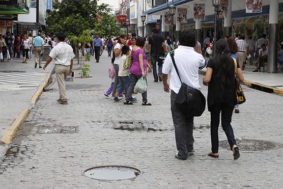 De los cuatro días de feriado el comercio abrirá dos