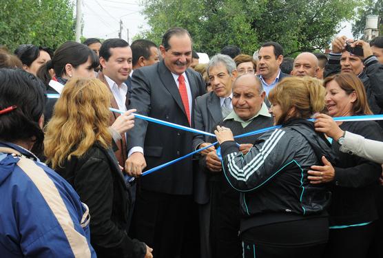 Autoridades inauguran obras