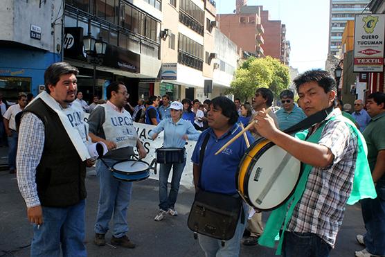 Estatales continúan con las protestas