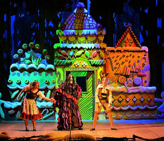 Este sábado se estrenó en el San Martín la ópera Hansel y Gretel