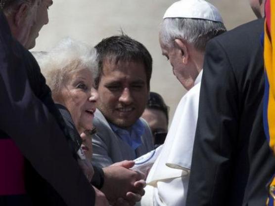 La presidenta de Abuelas de Plaza de Mayo asistió a la audiencia que ofreció Francisco en la Plaza San Pedro