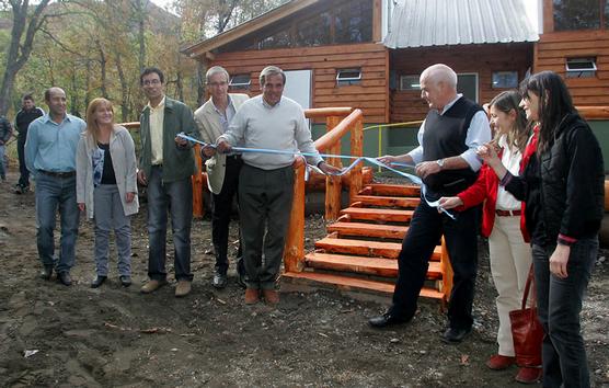 Autoridades en la inauguración de obra