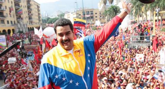 Una multitud recibió a Maduro ayer