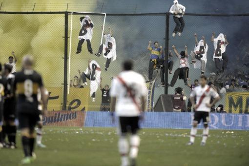 Desmanes en tribuna de Boca