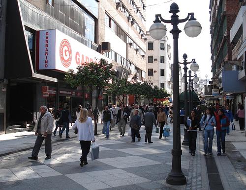 Comerciantes tucumanos quieren trabajar el 25 de Mayo