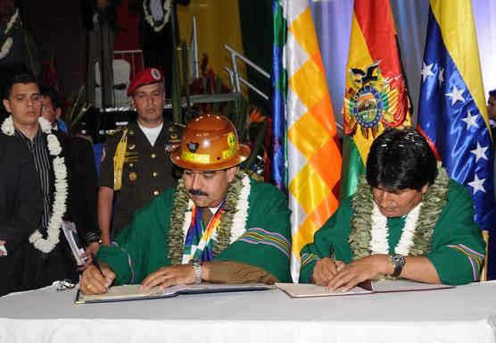 Evo Morales y Nicolás Maduro, ayer en La Paz