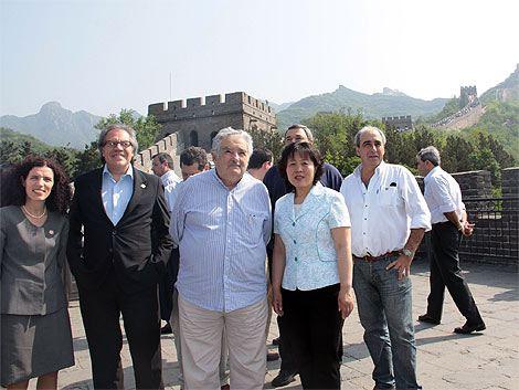 Mujica y Almagro en la obligada visita a la muralla 