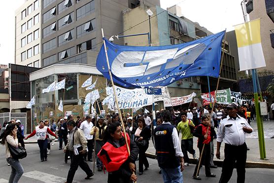 Jornada con cortes de rutas, calles y marchas en Tucumán