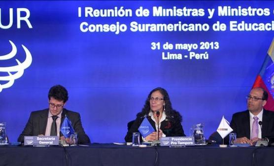 Ministros de eduación reunidos en Lima 