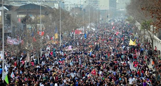 Masiva marcha en Chile por educación gratuita y de calidad 