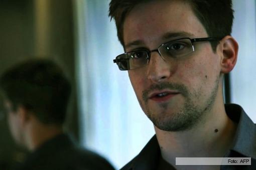 El analista Edward Snowden viaja hacia Quito