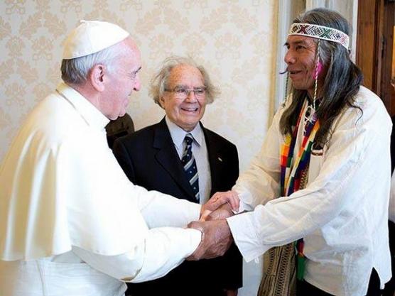 El Papa recibió a indígena argentino 