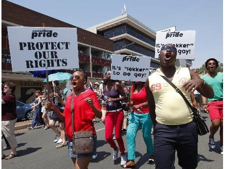 Gays africanos protestan