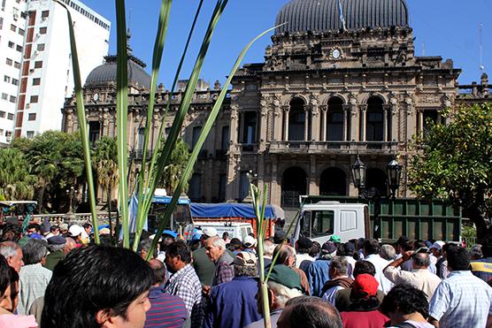 Cañeros movilizados exigen que industriales cumplan con la exportación de azúcar