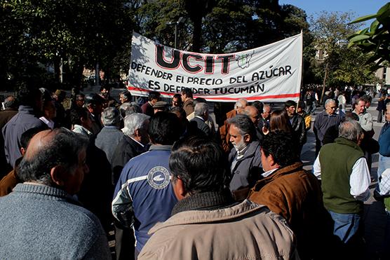 Protesta de cañeros paralizó la ciudad y el viernes Alperovich se reúne con industriales