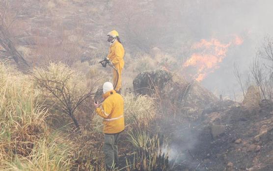 Incendio afecta cerros de Tafí del Valle