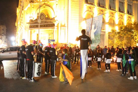 El Mercado Cultural finalizó a ritmo de murga