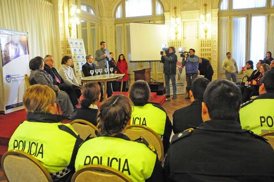 Capacitación a policías