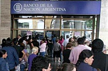 Murió un jubilado y los trabajadores del Banco Nación levantaron el paro