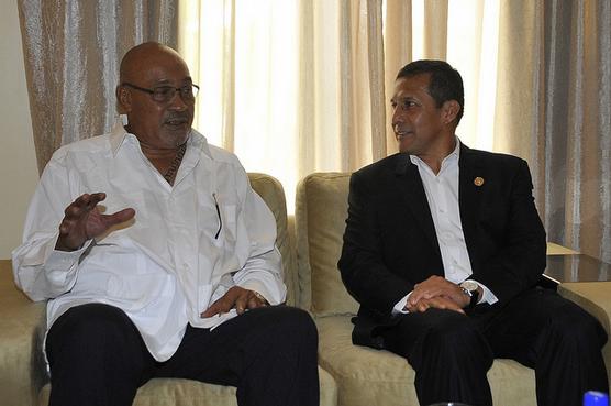 Ollanta Humala y Desiré Delano Bouterse, en Paranaribo, ayer