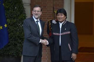 Evo estrecha la mano de Rajoy ayer en Madrid