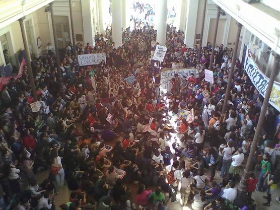 Docentes de la UNT paran en apoyo a las tomas de facultades