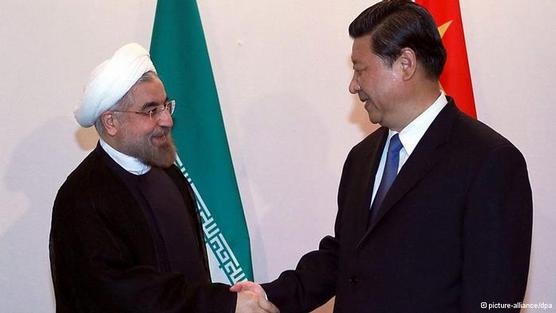 Los presidentes Xi Jinping y Hassan Ruhani 