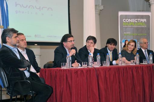 Sileoni, Abal Medina, Bossio, Filmus y Taiana en la presentación