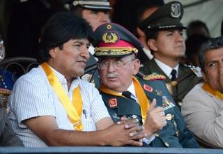 Morales en Regimiento Camacho de Oruro.