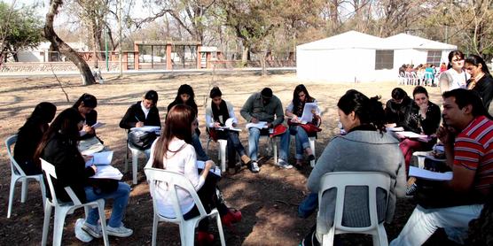 Psicología dictó clases en carpas y los Decanos piden que se levanten las tomas