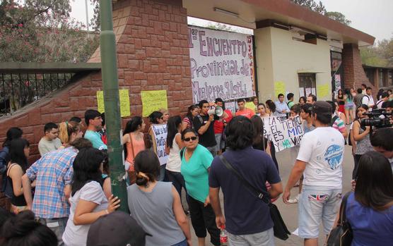 Estudiantes autoconvocados pidieron por la vuelta a clases en el Centro Prebisch